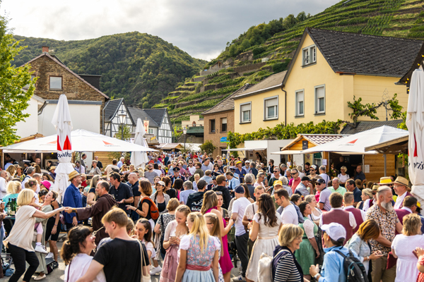 the rural wine festival in Wakporzheim. photo: Dominik Ketz