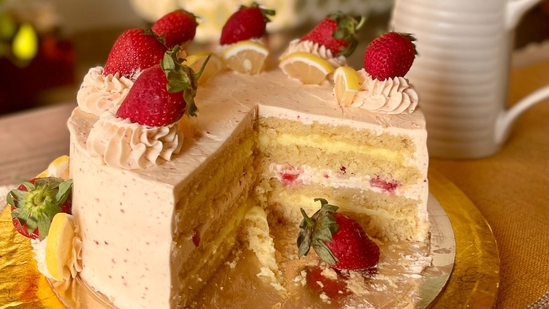 Strawberry Lemonade cake 