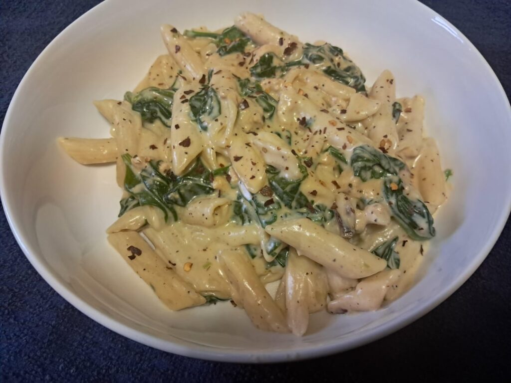 Creamy and cheesy spinach Alfredo