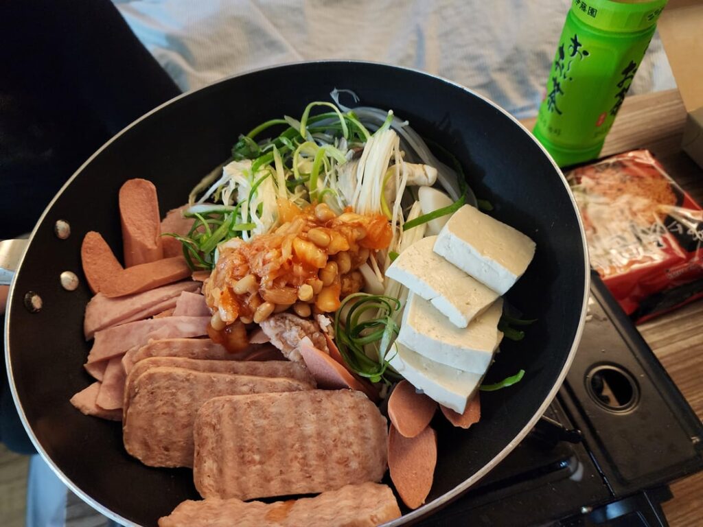 Ham explosion budaejjigae at home! 햄폭탄 부대찌개!!!