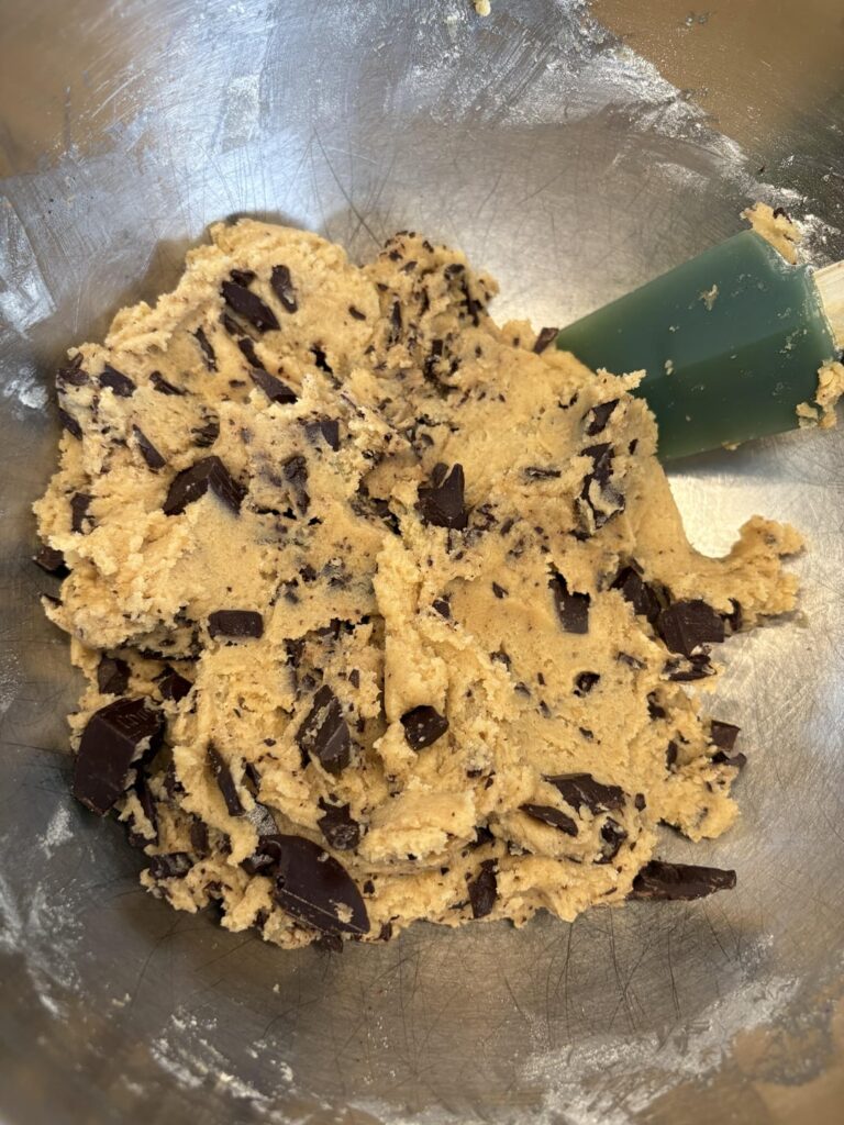 Take that, store bought chocolate chip cookies! 😌