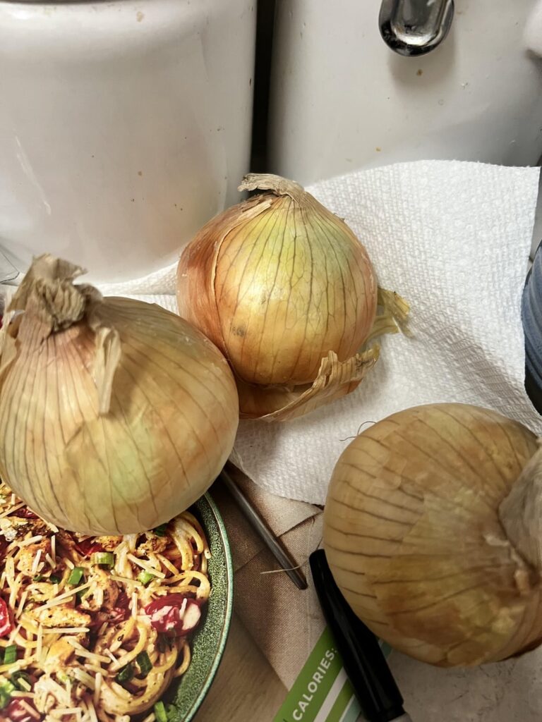 Anyone else getting “green” onions & tomatoes…when they should be yellow or red?     Not only are the onions green they are also soft in spots…SO OVER HF.