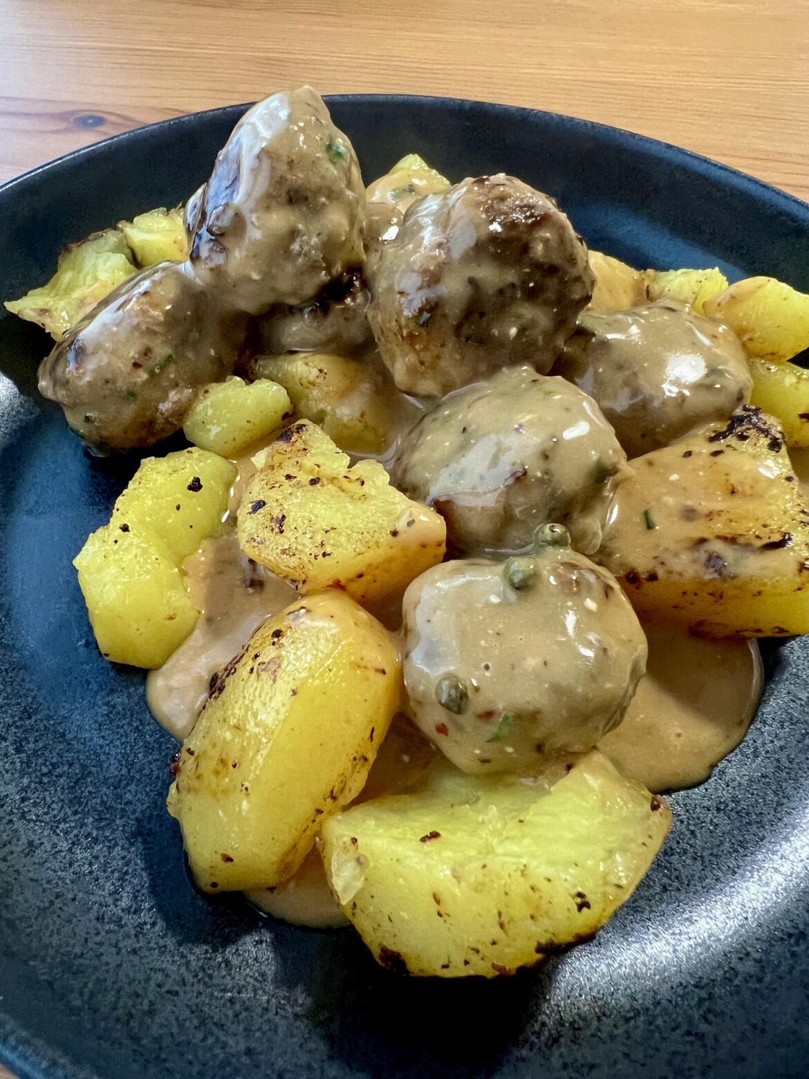 Meatballs and potatos