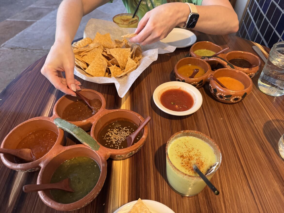 Curra's Salsa Sampler = 8 salsas (+1 if you include the house salsa)