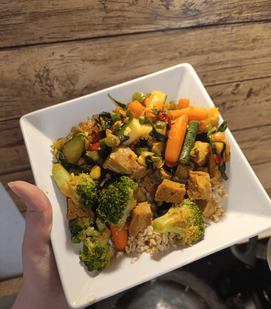 Veggie & seitan stir fry with konjac rice 🫡 ~300 kcal