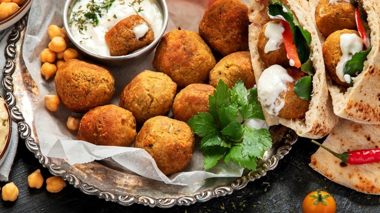 Falafel with chickpeas, pita, and tomatoes