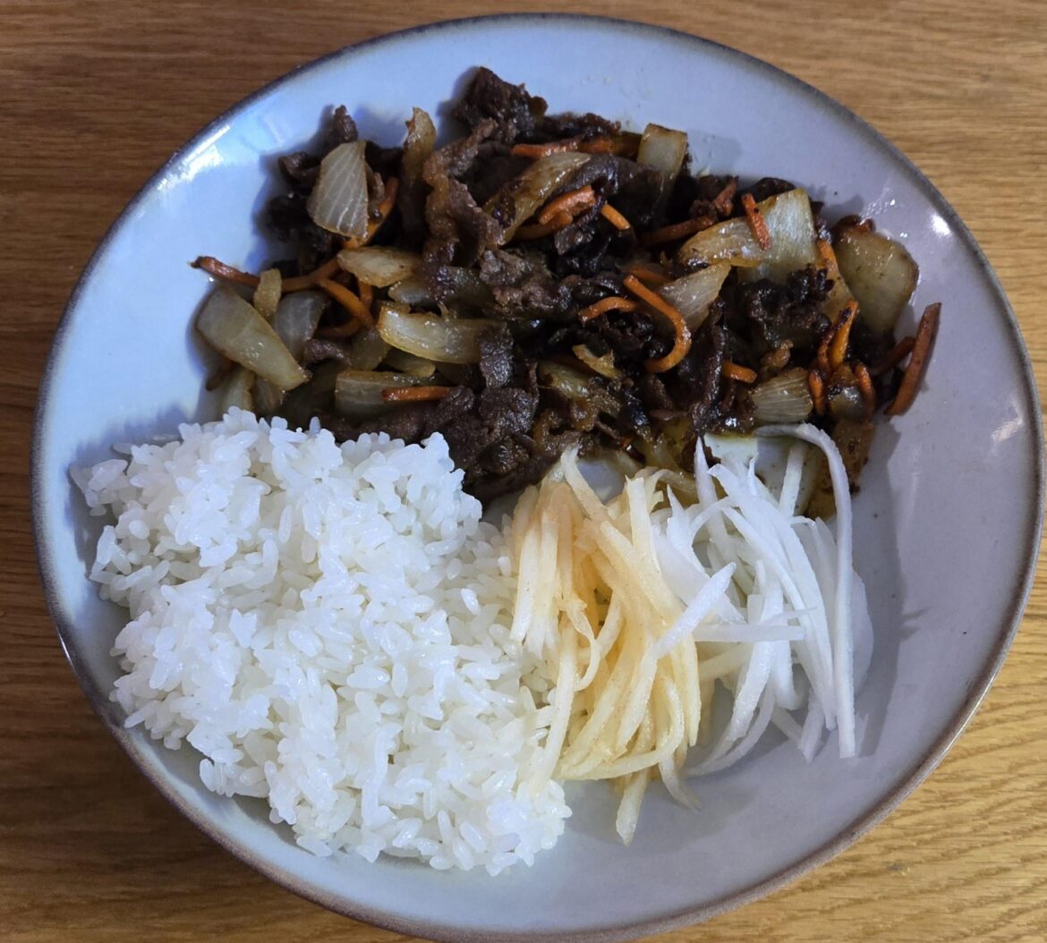 My go to quick meal with a hungry toddler - bulgolgi plate with radish banchan