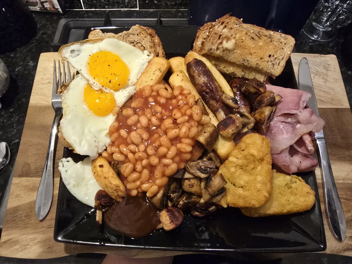 Late night fry up will surely make me sleep better after a long weekend. Apologies for the chips.