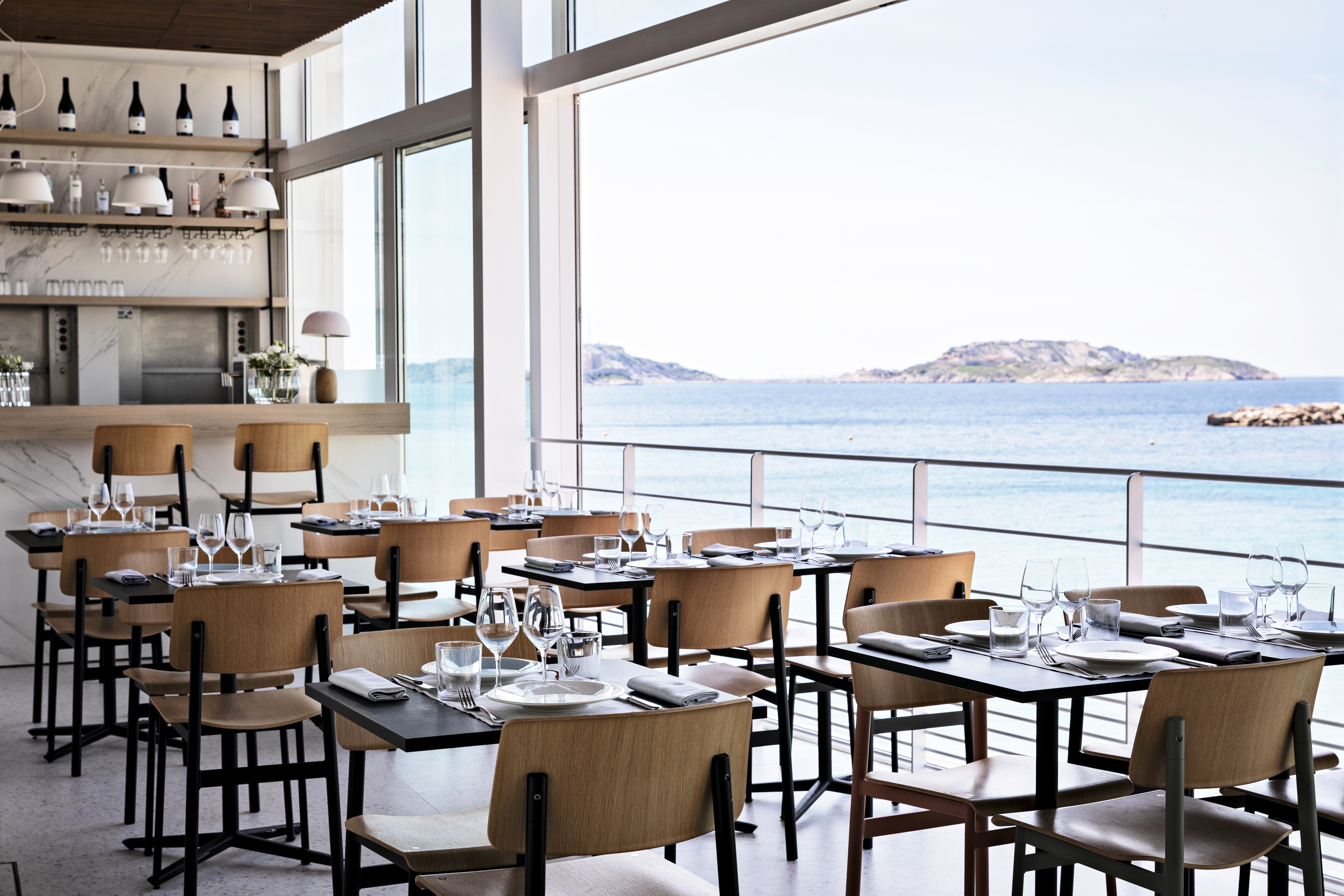 The dining room looking out onto the sea at Les Bords de Mer. ®Yann Deret