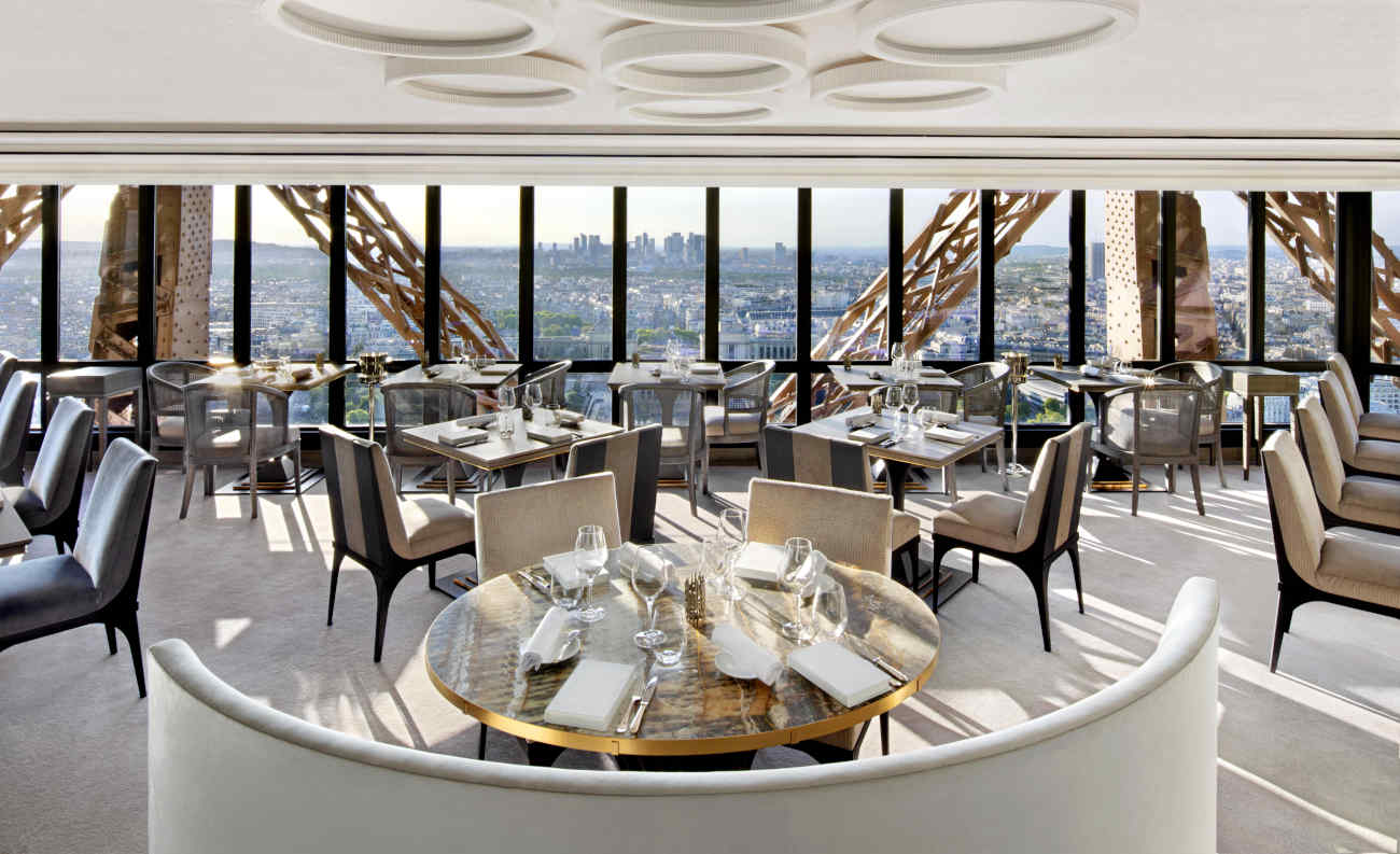Le Jules Verne's iconic location is matched by the panoramic views. (©Marie-Line Sila / Le Jules Verne)