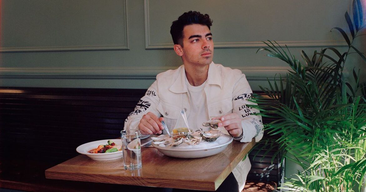 Joe Jonas Can’t Stop Eating Chicken Fingers and French Fries