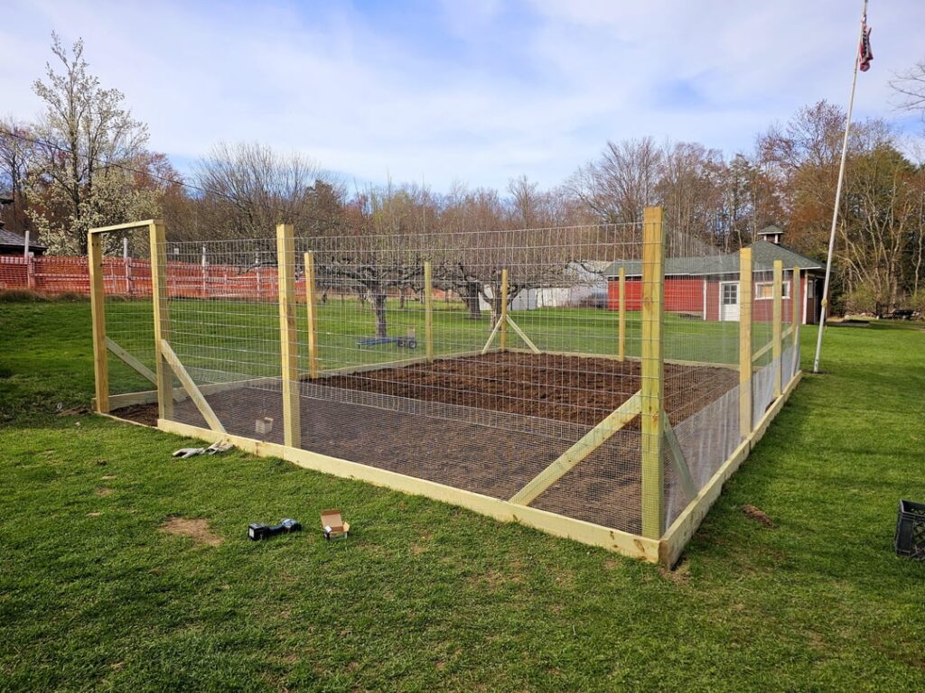 Got the fencing installed on my garden! I'm extremely happy how this is turning out so far!