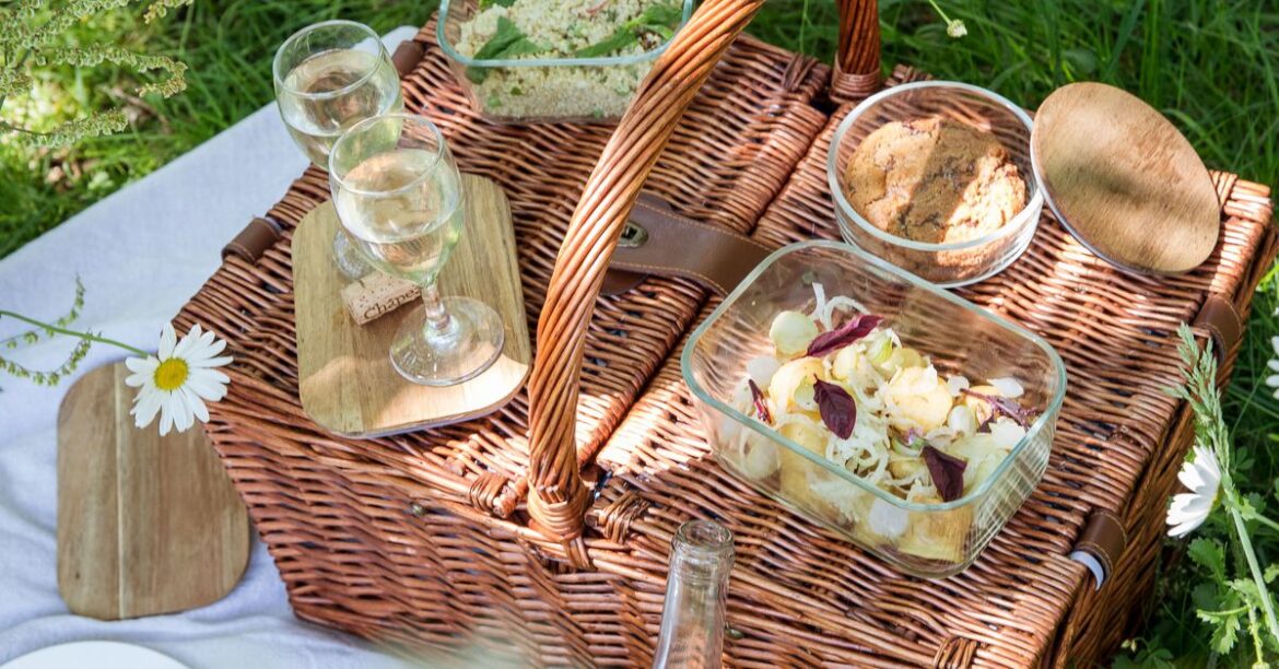 The Best Day Trips Outside Paris for Great Restaurants and Bars