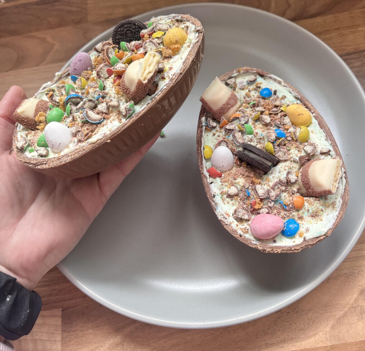 Crispy M&M Easter egg cheesecake