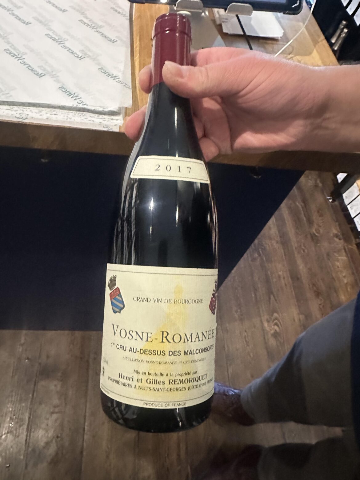 I know nothing about wine. Is this nice to buy as a wedding gift? I know nothing about wine. Is this nice to buy as a wedding gift?