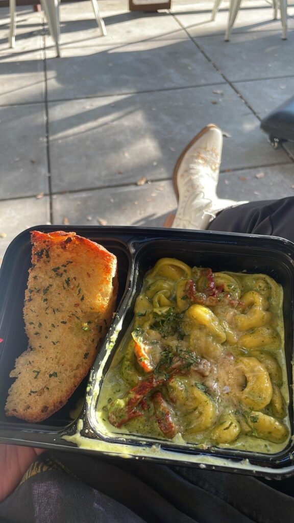 Pesto tortellini on the go