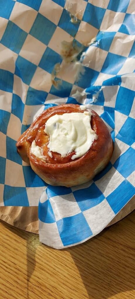 Local bakery unlocked (Cinnamon Roll w/ Creamcheese Frosting)