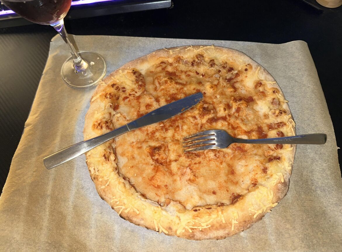 My friend doesn’t like the way i eat pizza & told me to post this here..