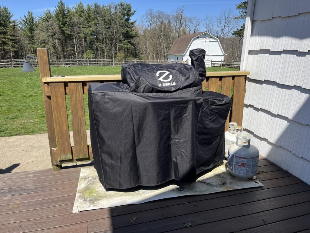 Z grill 1000D.   I picked at a liquidation store for $75.00 because it did not legs.  Thank you to my brother who bought the legs.