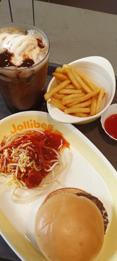 Jollibee 🫶🏻♥️
