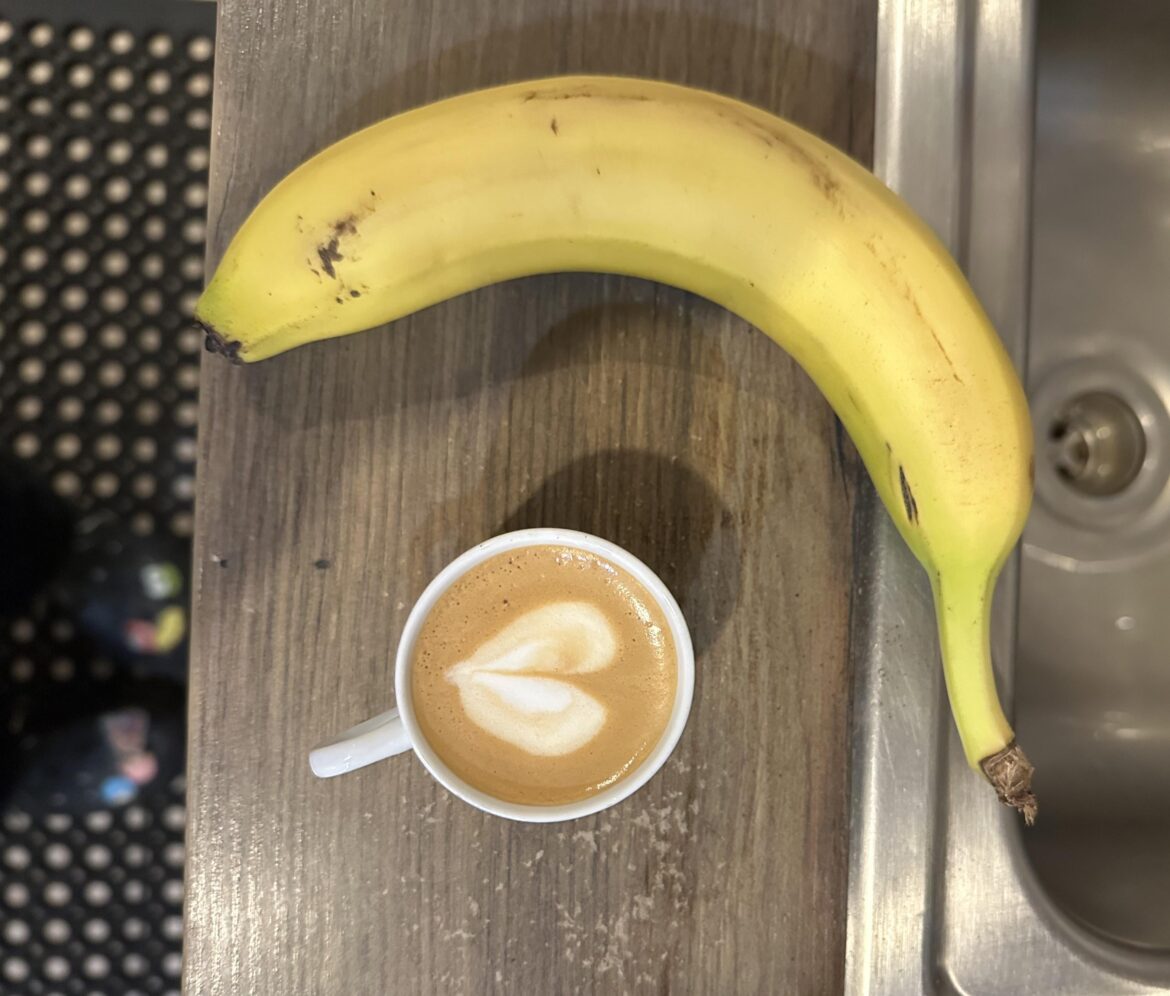 Cortado ❤️ in an espresso cup w/ banana for scale 🫡🍌