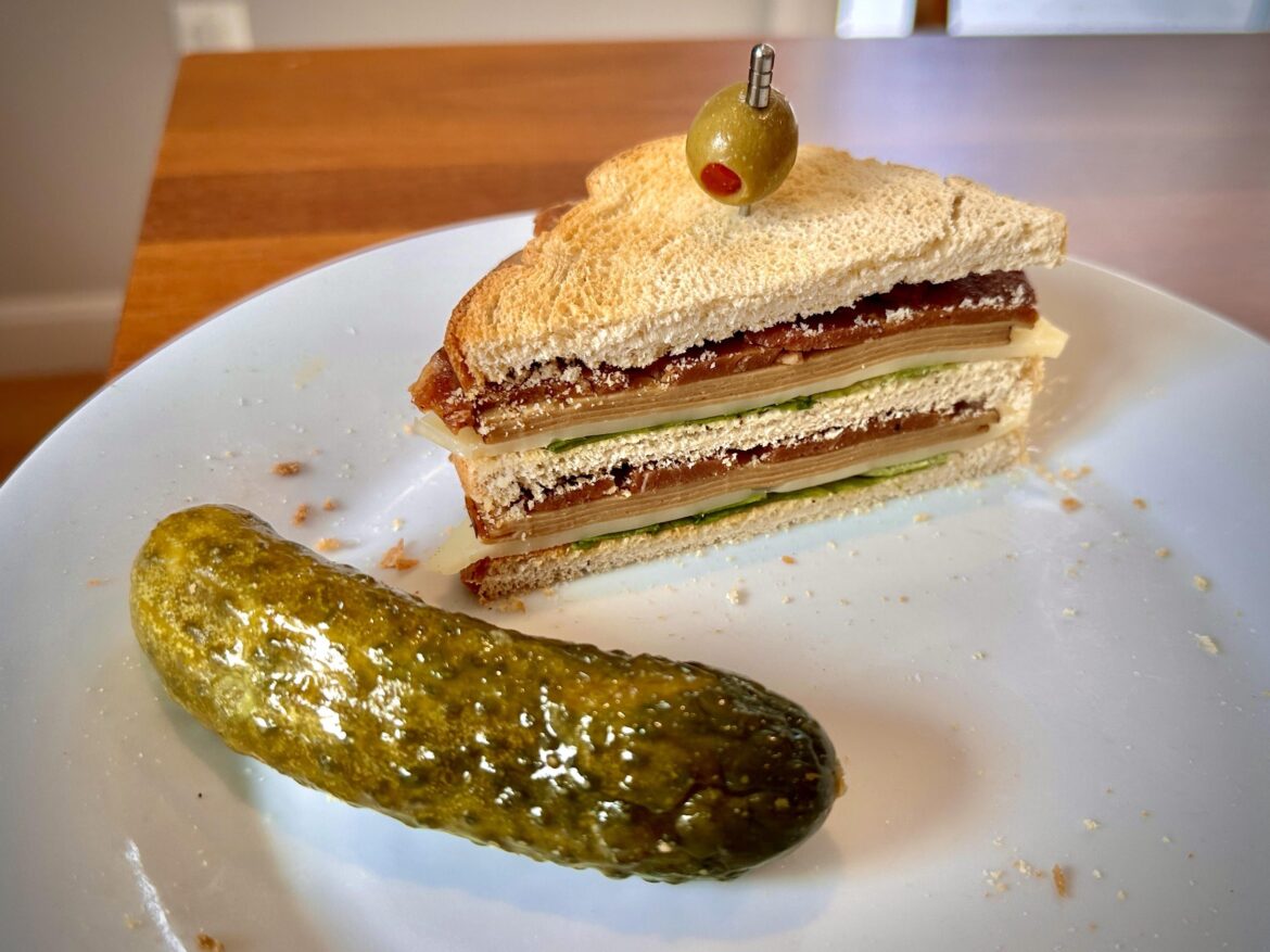 Vegetarian club sandwich (550 calories/62g protein)