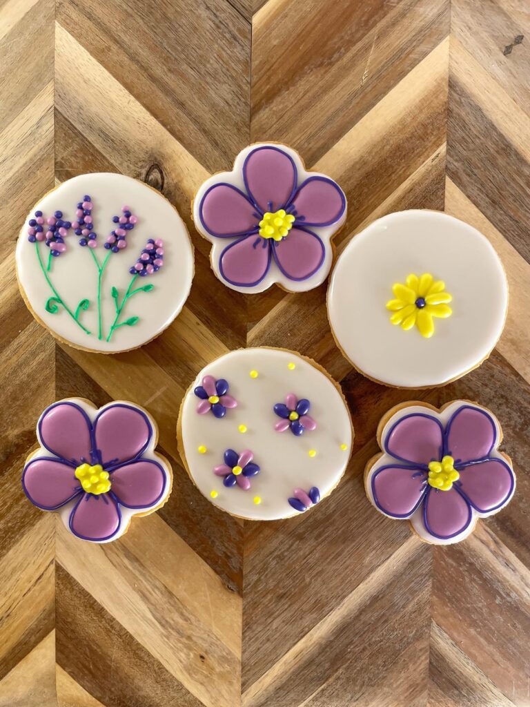My perennials started popping up, so I made some cookies about it!!🪻🌸🌼🌷