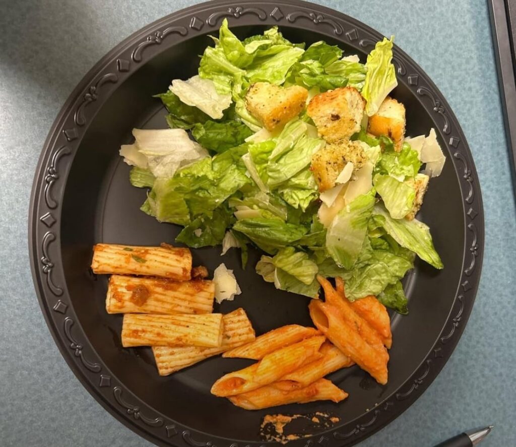 How many calories in this salad and pasta plate?