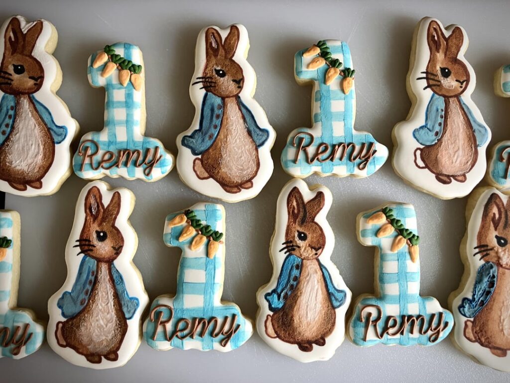 First time hand painting on a cookie (: