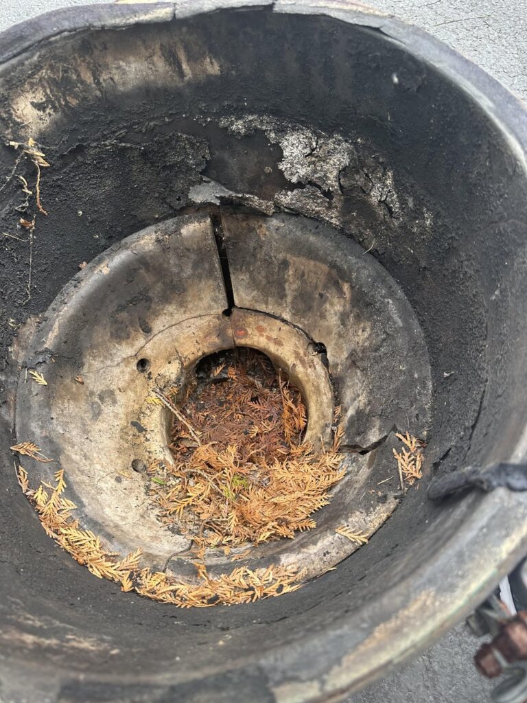 Got this for free and wondering if it can still be used with the bottom part cracked?