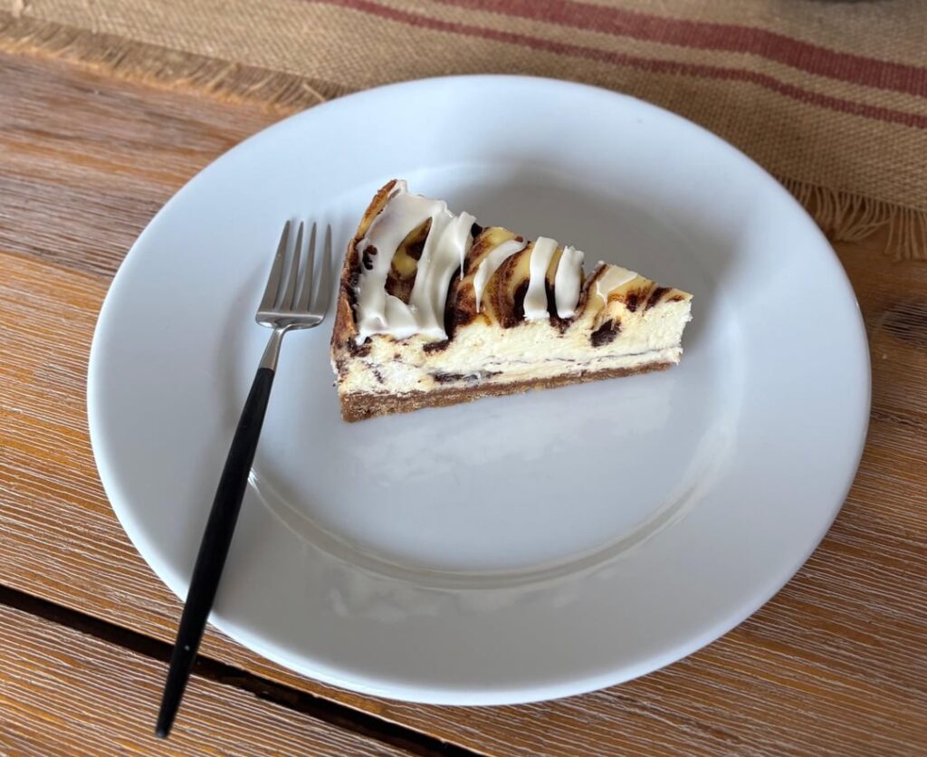 Cinnamon Roll Honey Bun Cheesecake