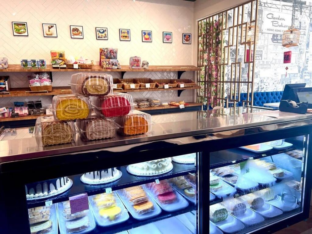 Supreme Swiss rolls in intense and irresistible flavors such as Green Tea, Pineapple, Coffee, Taro, Strawberry, Mango to name a few