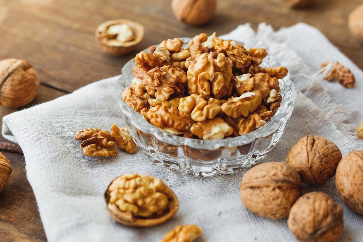 Walnuts for breakfast could improve brain function throughout the day, study suggests Walnuts for breakfast could improve brain function throughout the day, study suggests