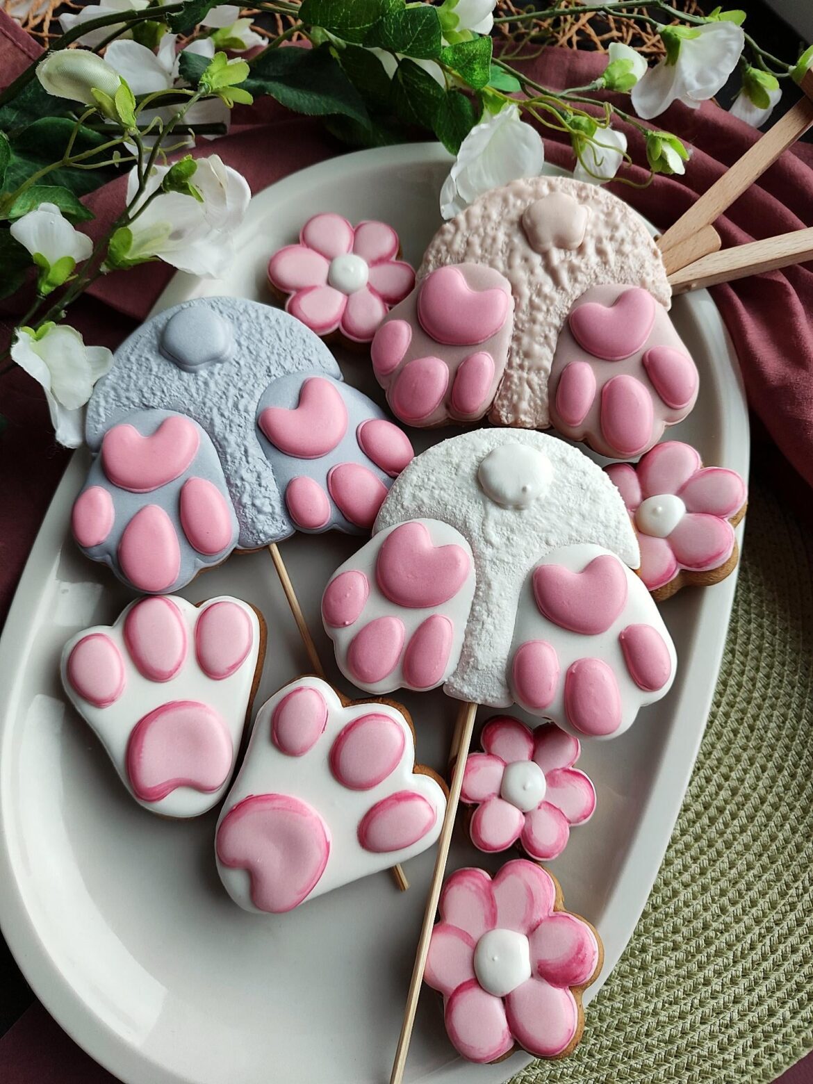 Every day make a lot of Easter cookies