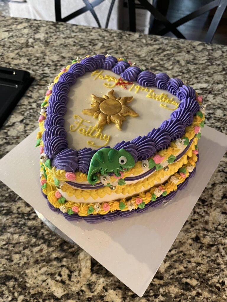 Tangled cake 🌟💜