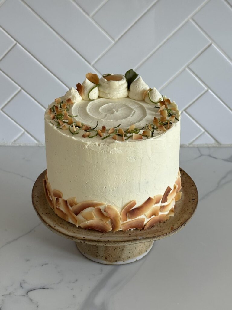 Toasted coconut cake with kaffir lime whipped ganache 🍋‍🟩🥥