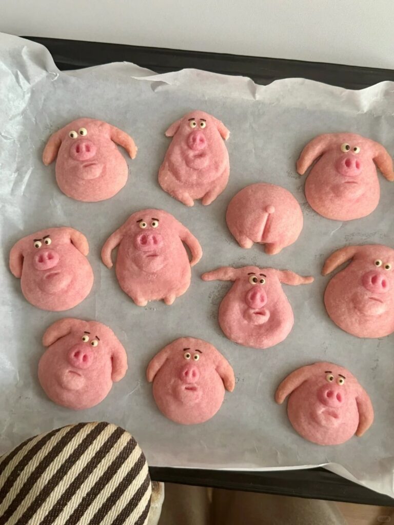 I'm making a little pig for my girlfriend and planning to surprise her！