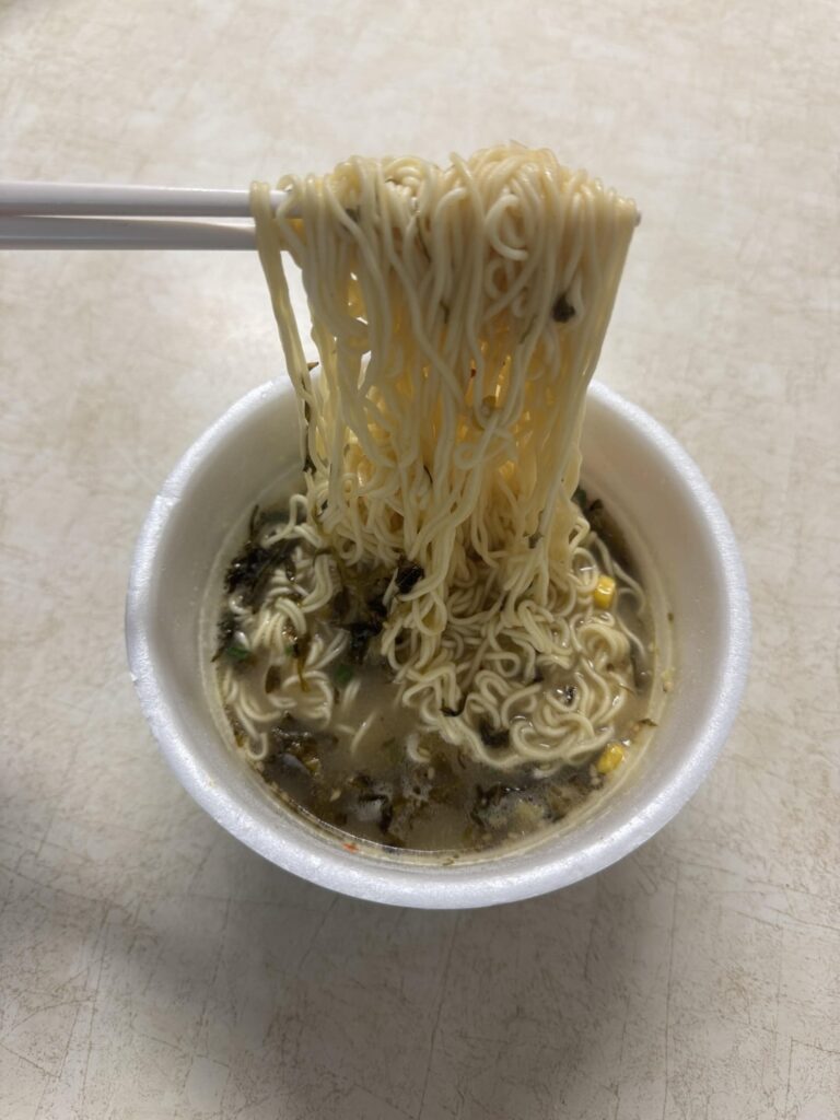 Pickled mustard greens tonkotsu instant ramen