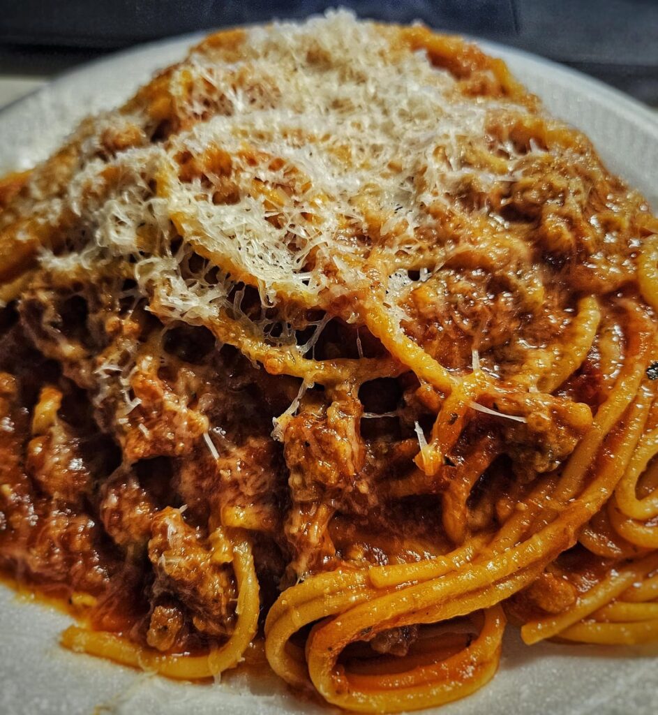 Spaghetti with red sauce.