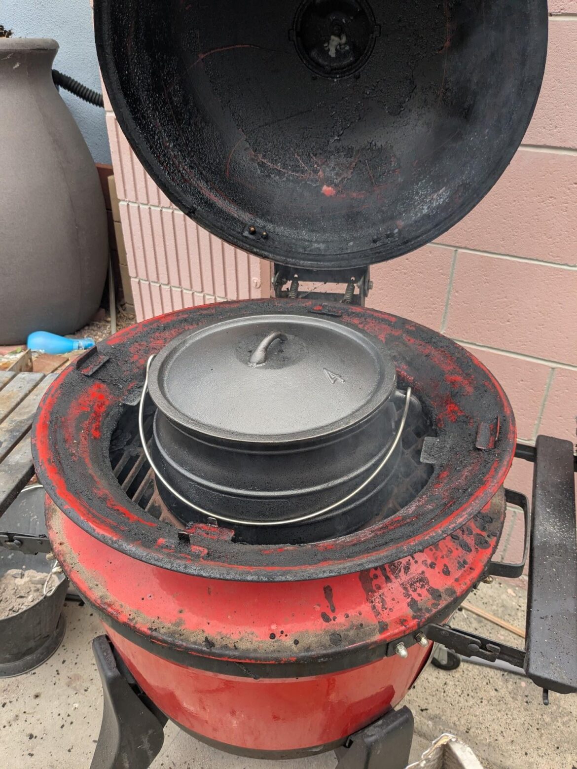 A 10 quart cauldron fits perfectly in the Kamado Joe's cast iron opening.