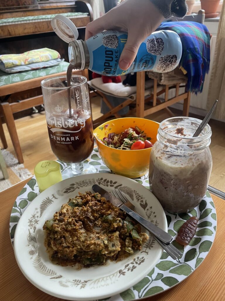 Suuper late brunch for a rainy sunday ✨✨ ~750 calories, 58g protein