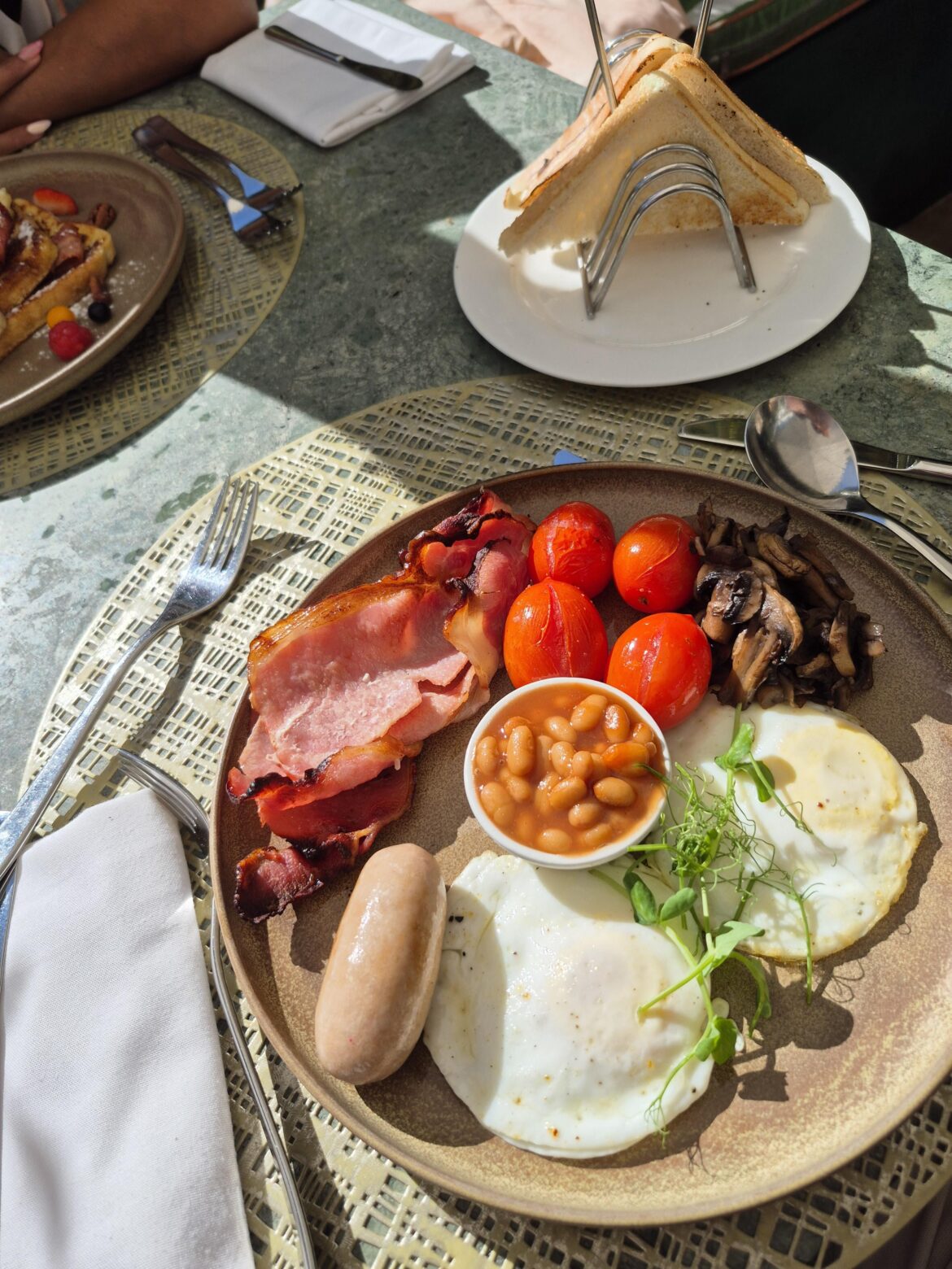 At the Conservatory Restaurant, Cedars-Hoenhort Hotel, Cape Town. 295 Rand. Top Notch.