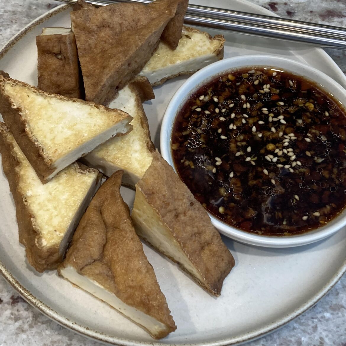 Fried tofu with sesame soy dip (approx. 380 calories)