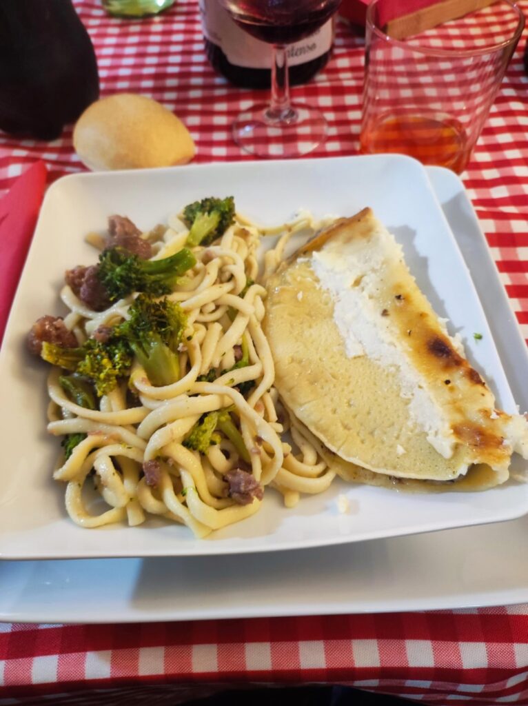 bis of first courses: homemade tagliolini with sausage and broccoli and crepes with mushrooms and béchamel sauce