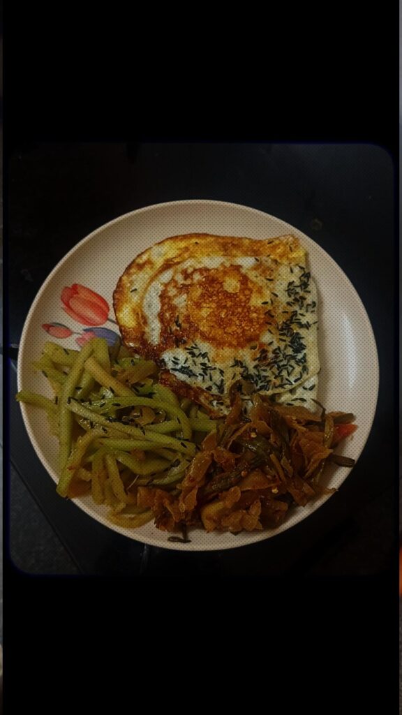 Today's side dishes for ramen !(Cucumber kimchi, cabbage kimchi and fired egg)