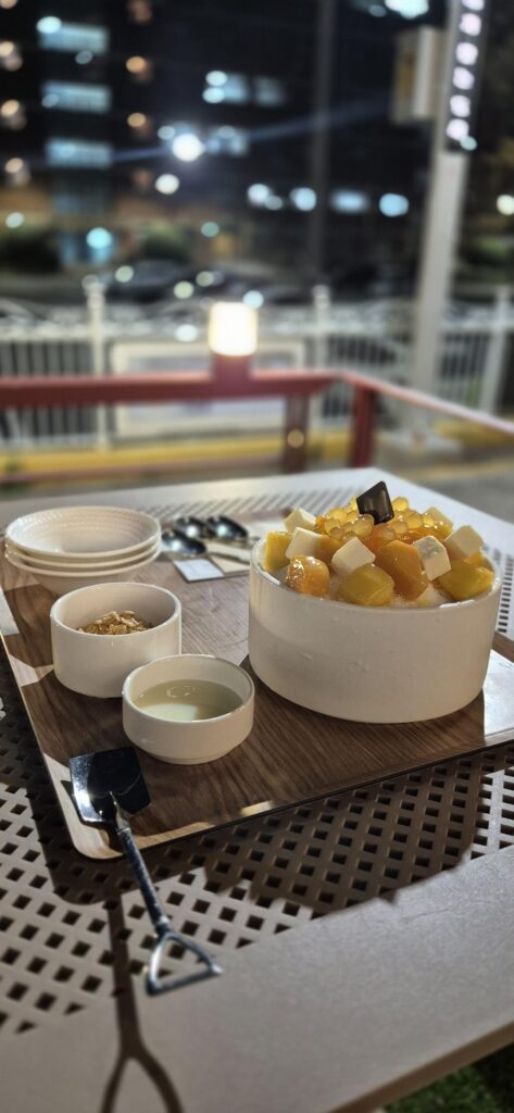 The weather’s getting warmer, so my wife and I went out to enjoy some patbingsu