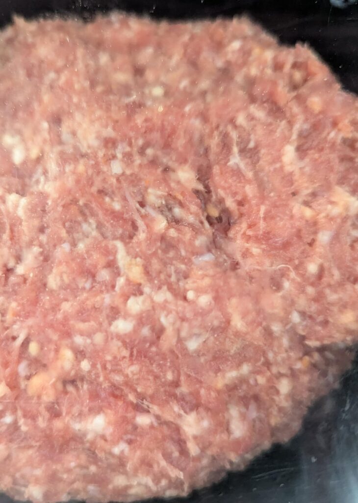 Is this true ? 140cal per 100g seems way too little for that amount of visible fat