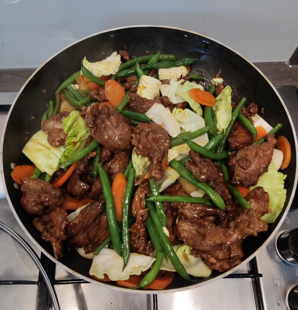 991 kcal for this entire pan of stir fried pork