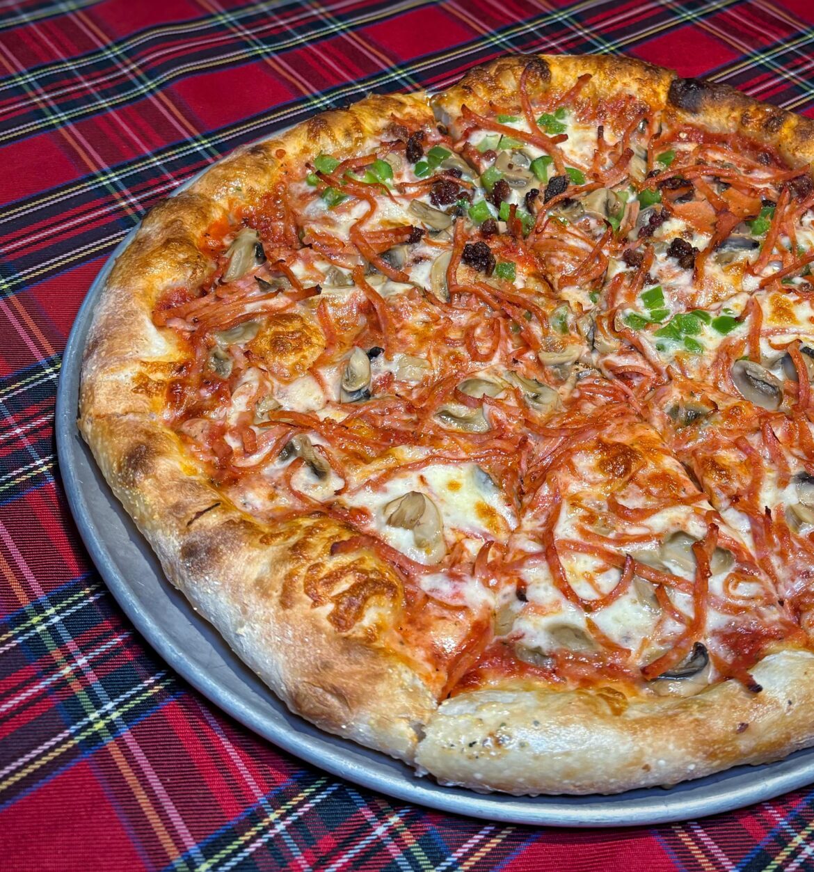 Challenging myself to eat Canadian foods for 20 days straight. Day 15: Windsor-style pizza.