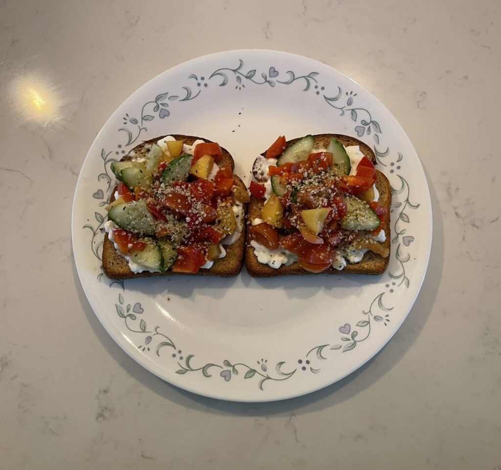 Full day of eating (1220 Kcal, 65g of protein)